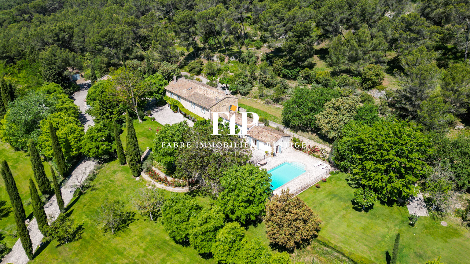 \u00c0 20 minutes d'Aix-en-Provence - Demeure de charme  au coeur de la Provence de 500m2 et de plus de 5 hectares  de terrain arbor\u00e9
